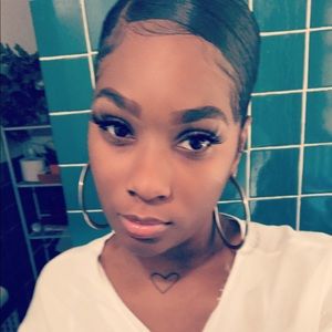 Meet your Posher, Amina